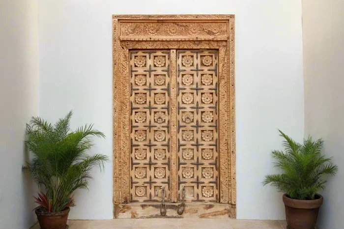Early 1800’s Rajasthan Haveli Lotus Door (Trade)