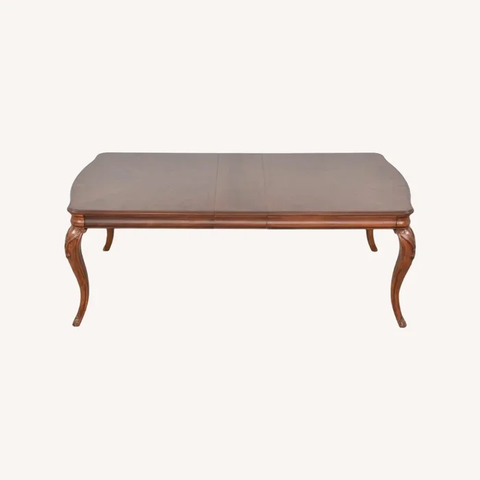 Elegant Dining Table with two 18″ Leaves