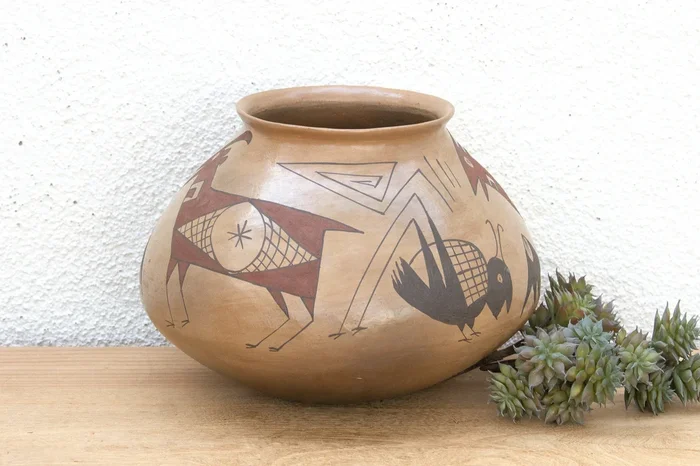 Mata Ortiz Tribal Art Mexican Cantaro (Trade)
