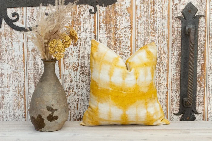 Xoti Organic Silk Pillow (Trade)